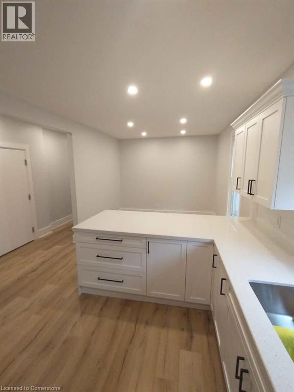 Photo 8 of 102 Grant Avenue, Hamilton ON