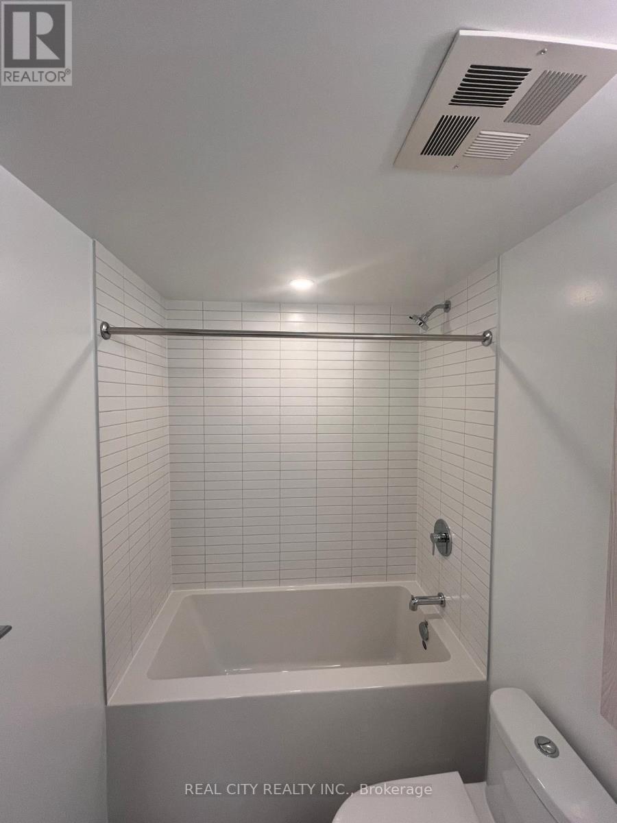 Photo 12 of 1005 86 Dundas Street, Mississauga ON
