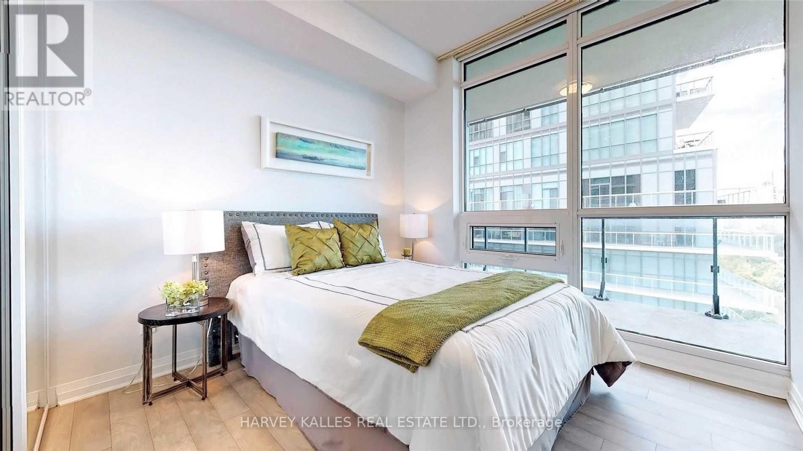 Photo 17 of 1403 59 Annie Craig Drive, Toronto ON