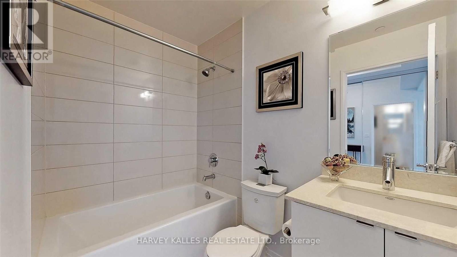 Photo 5 of 1403 59 Annie Craig Drive, Toronto ON