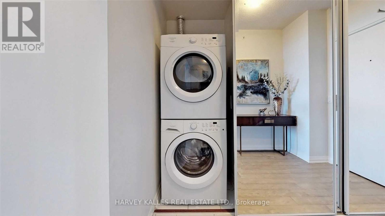 Photo 11 of 1403 59 Annie Craig Drive, Toronto ON
