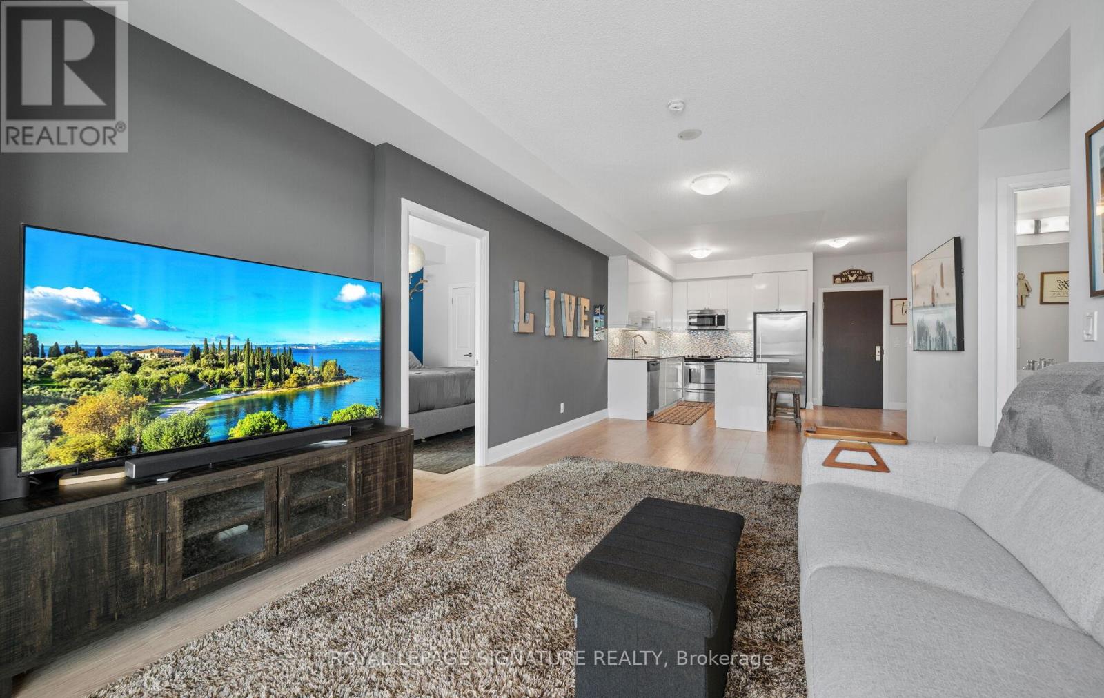 Photo 3 of 807 35 Fontenay Court, Toronto ON