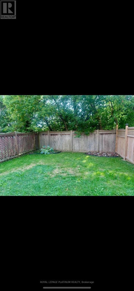 Photo 7 of 112 Cutters Crescent, Brampton ON