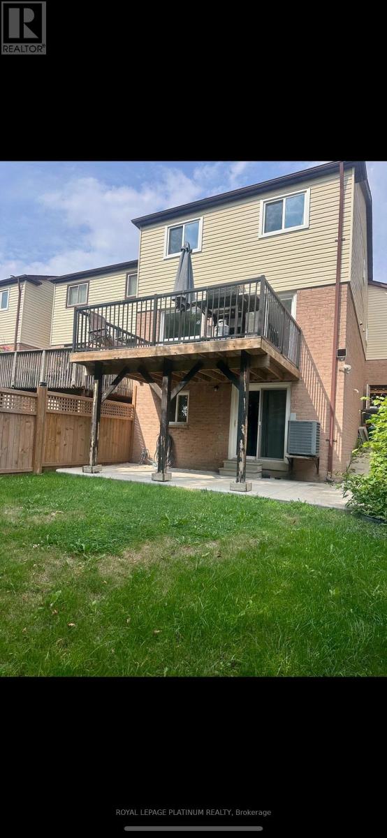 Photo 8 of 112 Cutters Crescent, Brampton ON