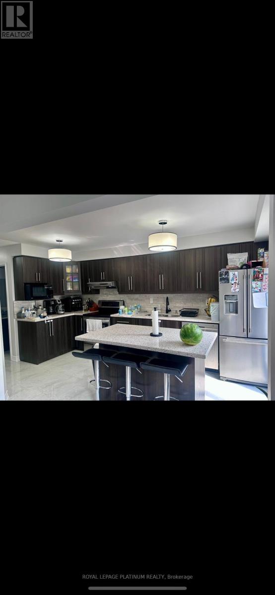 Photo 2 of 112 Cutters Crescent, Brampton ON