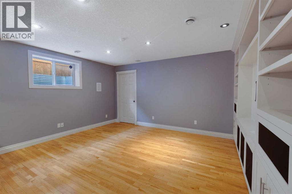 Single Family House for Sale in  Royal Birkdale Crescent NW Royal Oak Calgary 