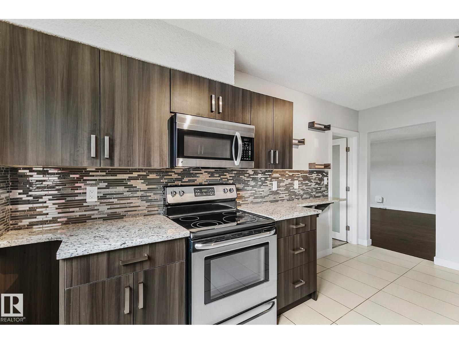 Photo 3 of 11 9630 82 Av Nw, Edmonton AB