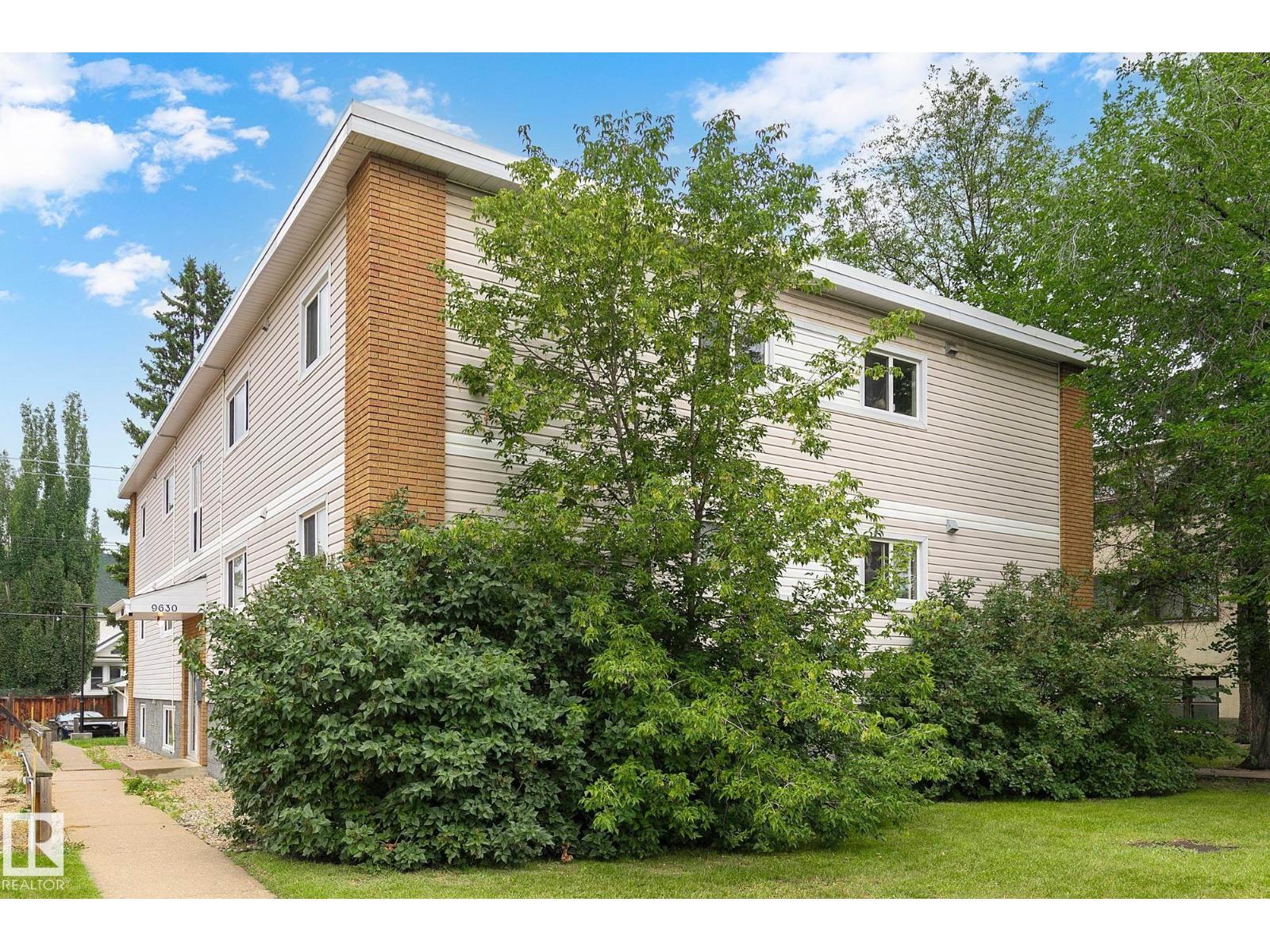 Photo 5 of 11 9630 82 Av Nw, Edmonton AB