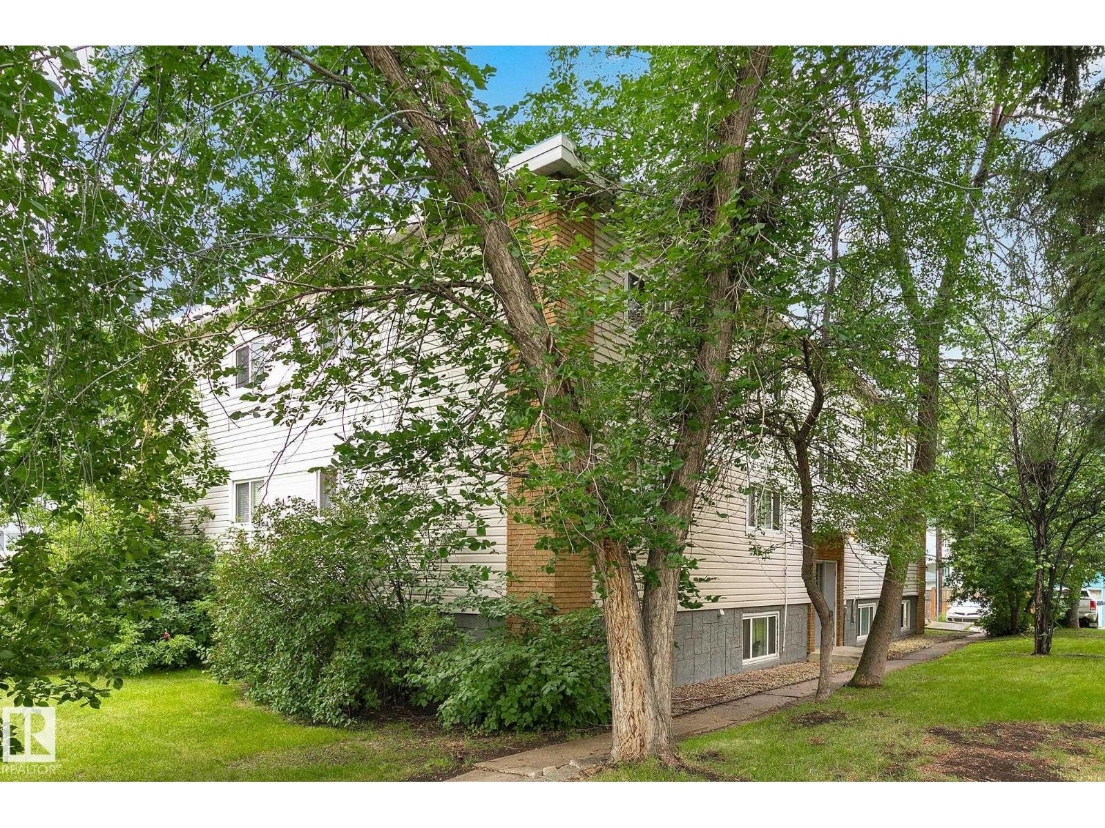 Photo 9 of 11 9630 82 Av Nw, Edmonton AB