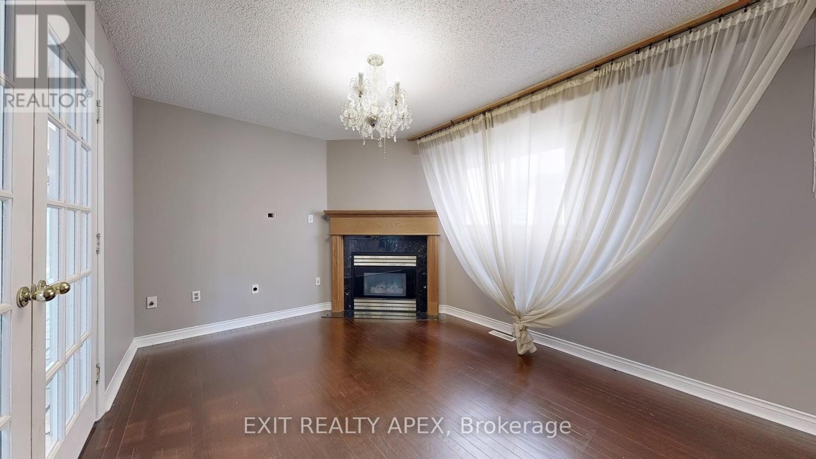 Photo 22 of 143 Veneto Dr Upper Drive, Vaughan ON