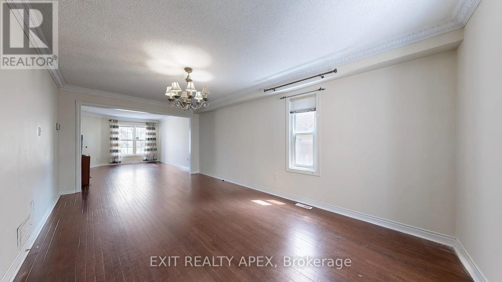 Photo 9 of 143 Veneto Dr Upper Drive, Vaughan ON
