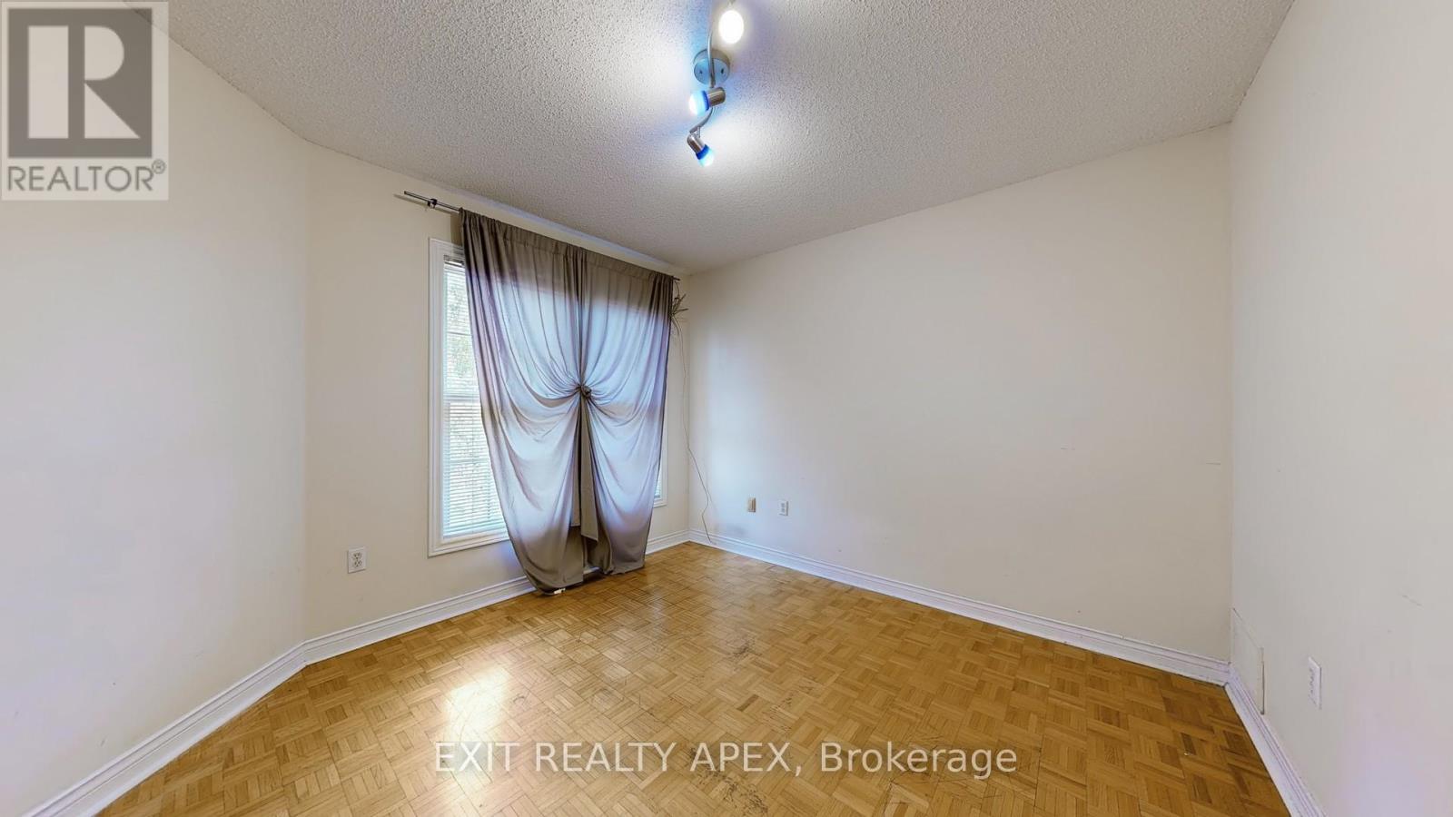 Photo 6 of 143 Veneto Dr Upper Drive, Vaughan ON