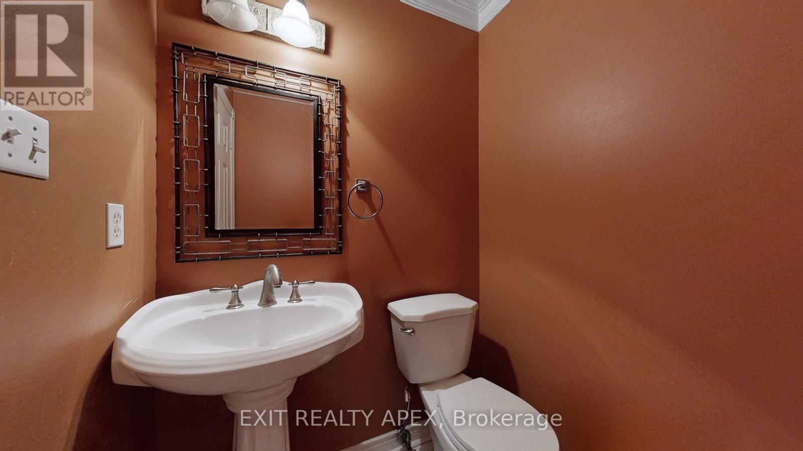 Photo 4 of 143 Veneto Dr Upper Drive, Vaughan ON