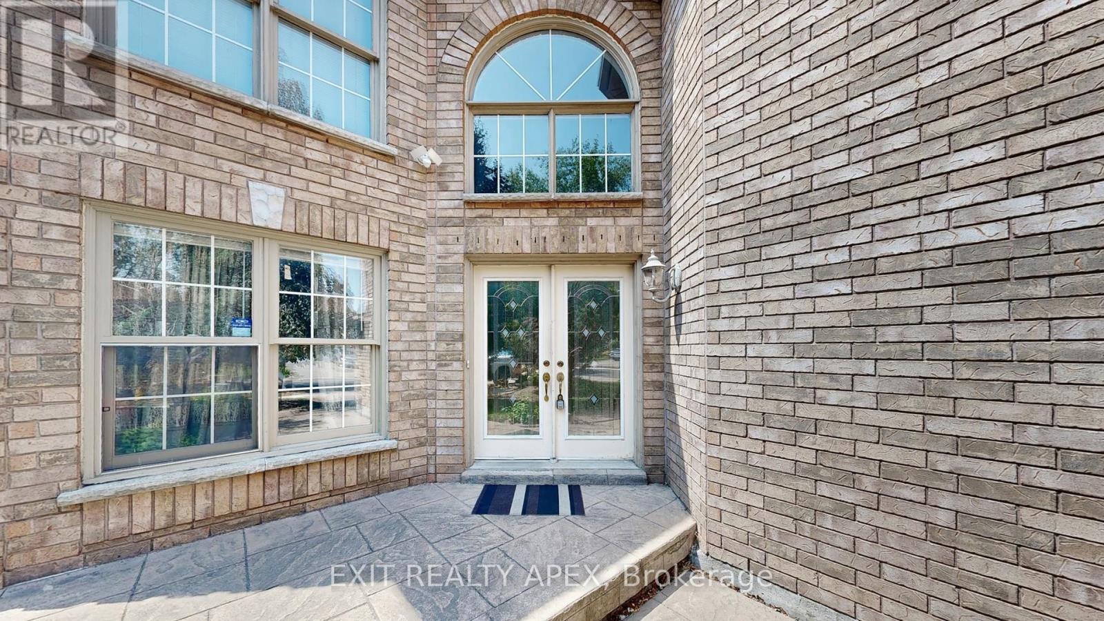 Photo 33 of 143 Veneto Dr Upper Drive, Vaughan ON