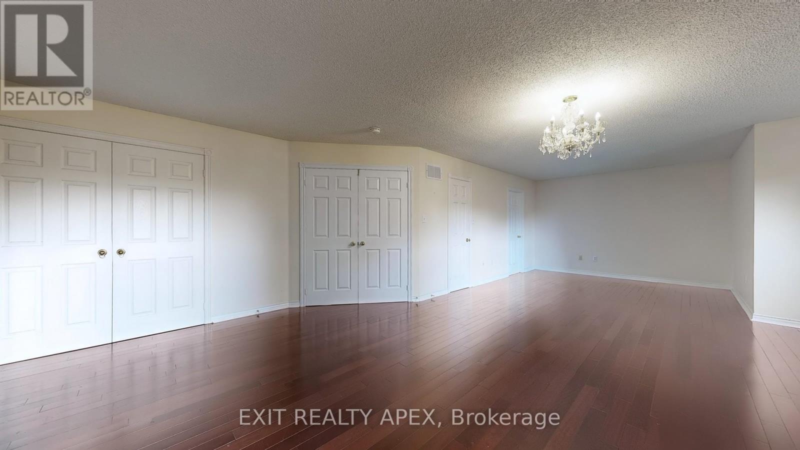 Photo 11 of 143 Veneto Dr Upper Drive, Vaughan ON