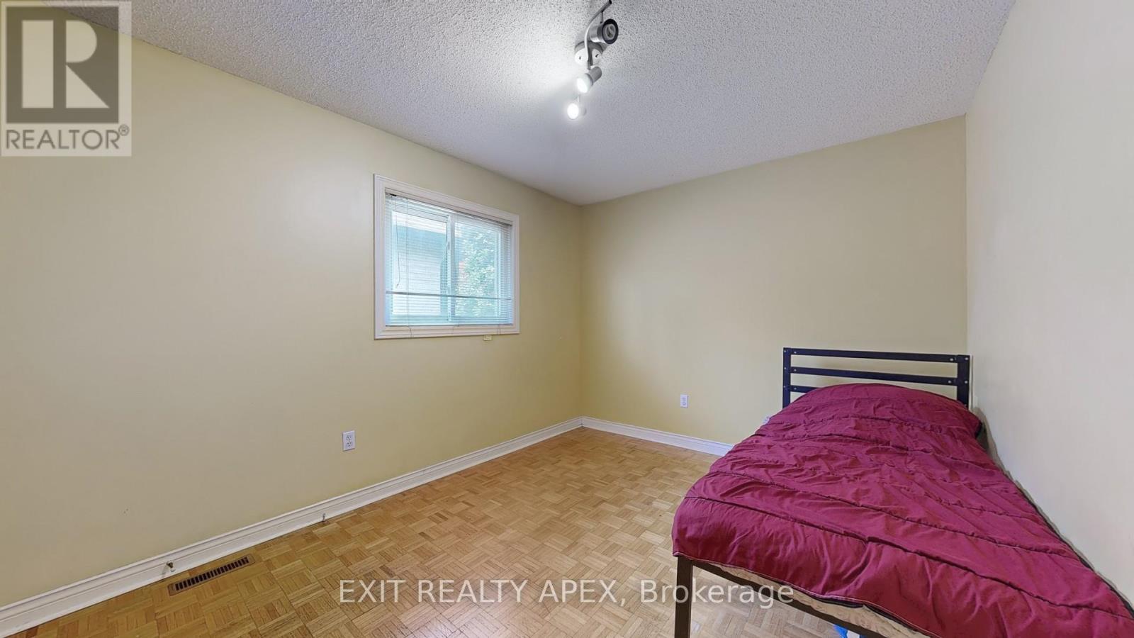 Photo 31 of 143 Veneto Dr Upper Drive, Vaughan ON