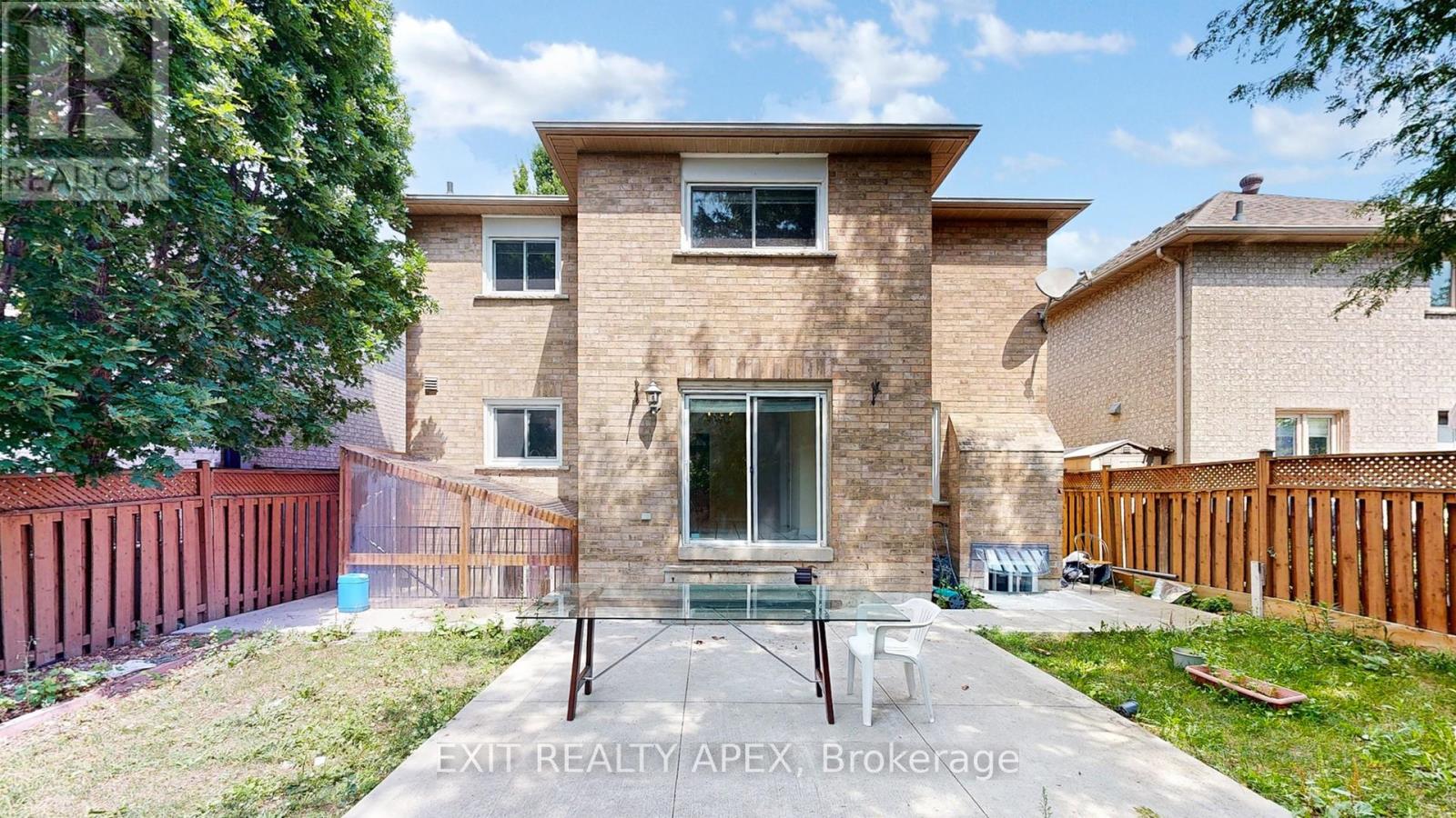 Photo 18 of 143 Veneto Dr Upper Drive, Vaughan ON