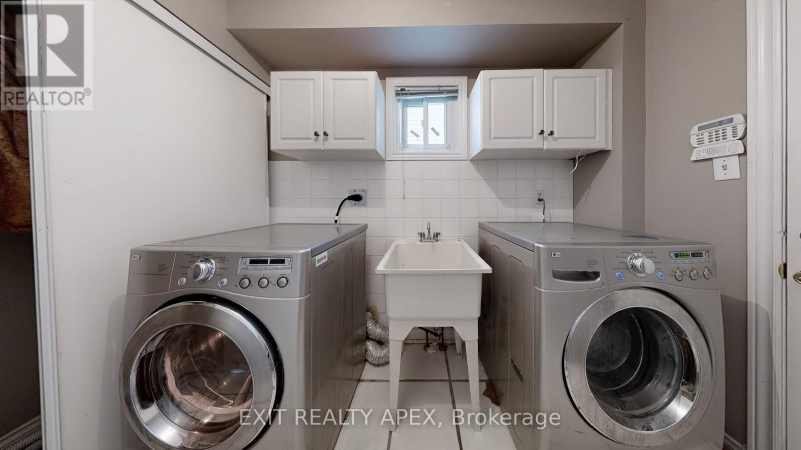 Photo 29 of 143 Veneto Dr Upper Drive, Vaughan ON