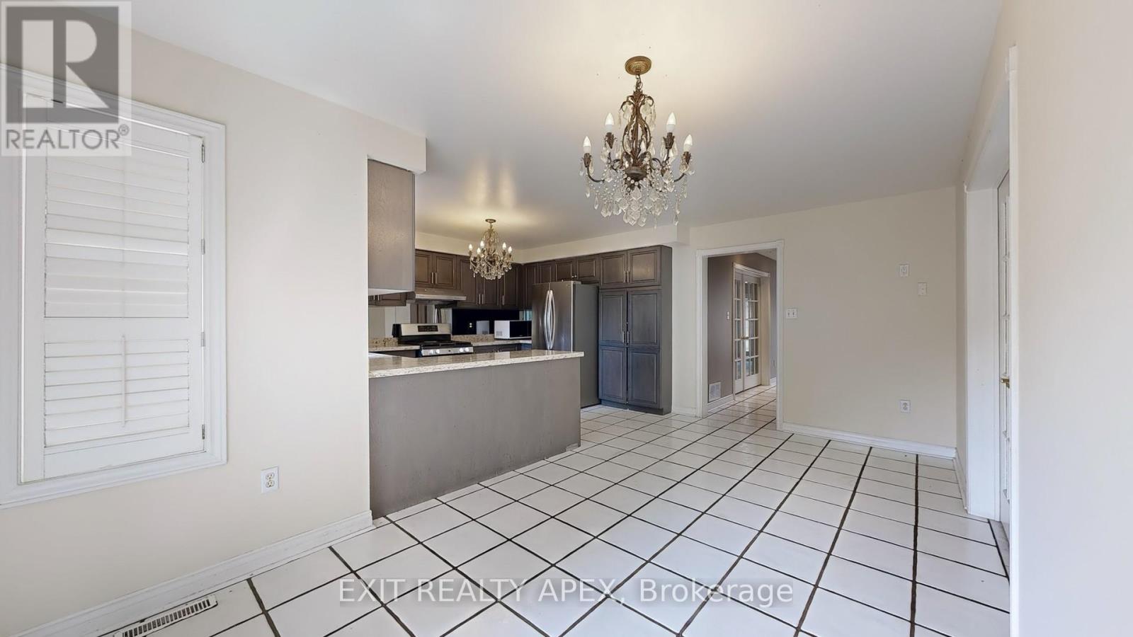 Photo 15 of 143 Veneto Dr Upper Drive, Vaughan ON