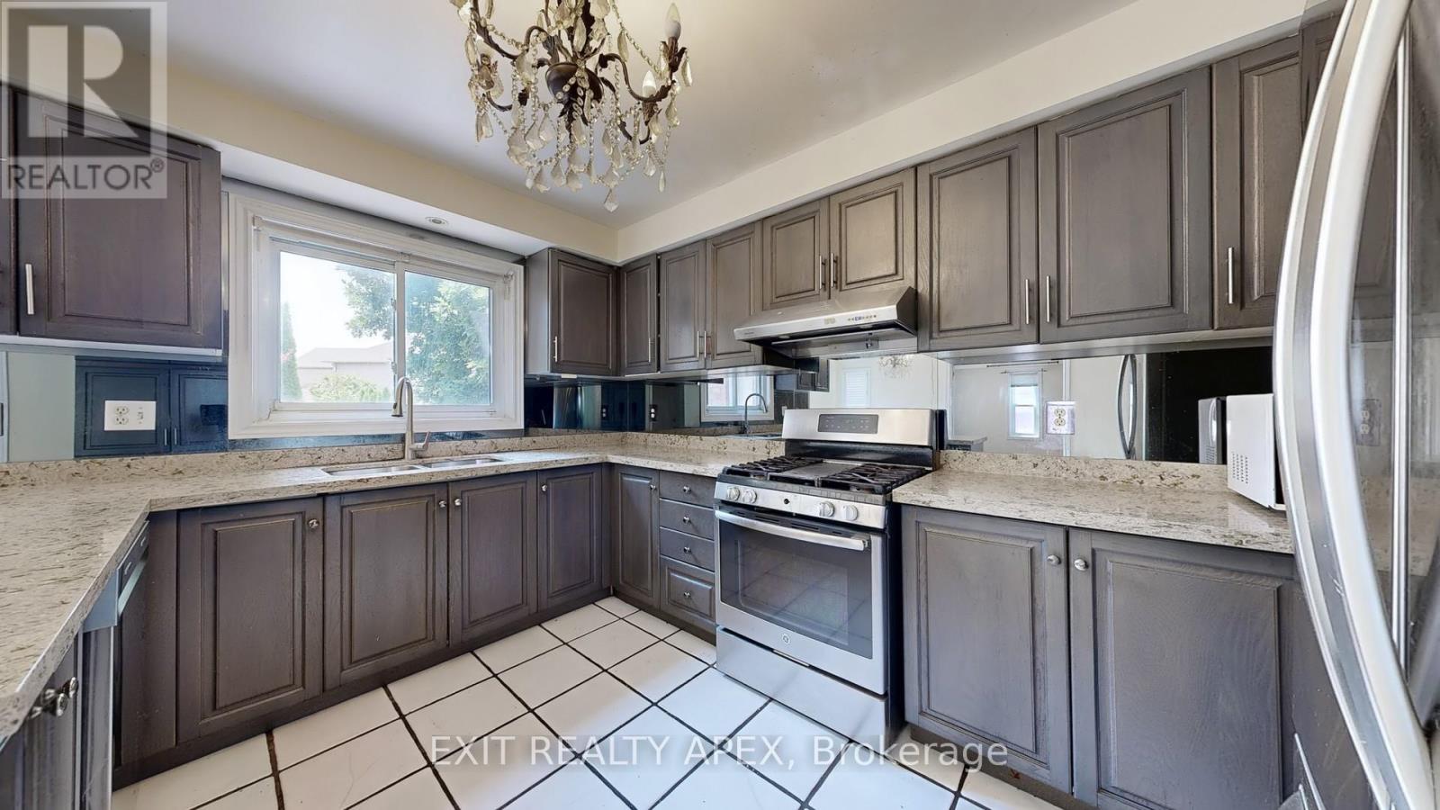 Photo 21 of 143 Veneto Dr Upper Drive, Vaughan ON