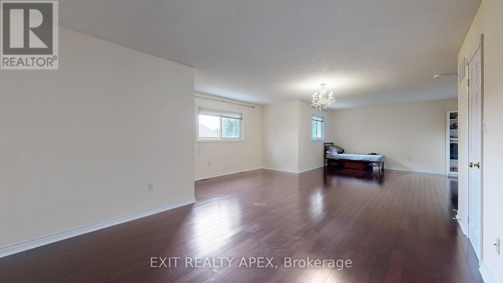 Photo 13 of 143 Veneto Dr Upper Drive, Vaughan ON