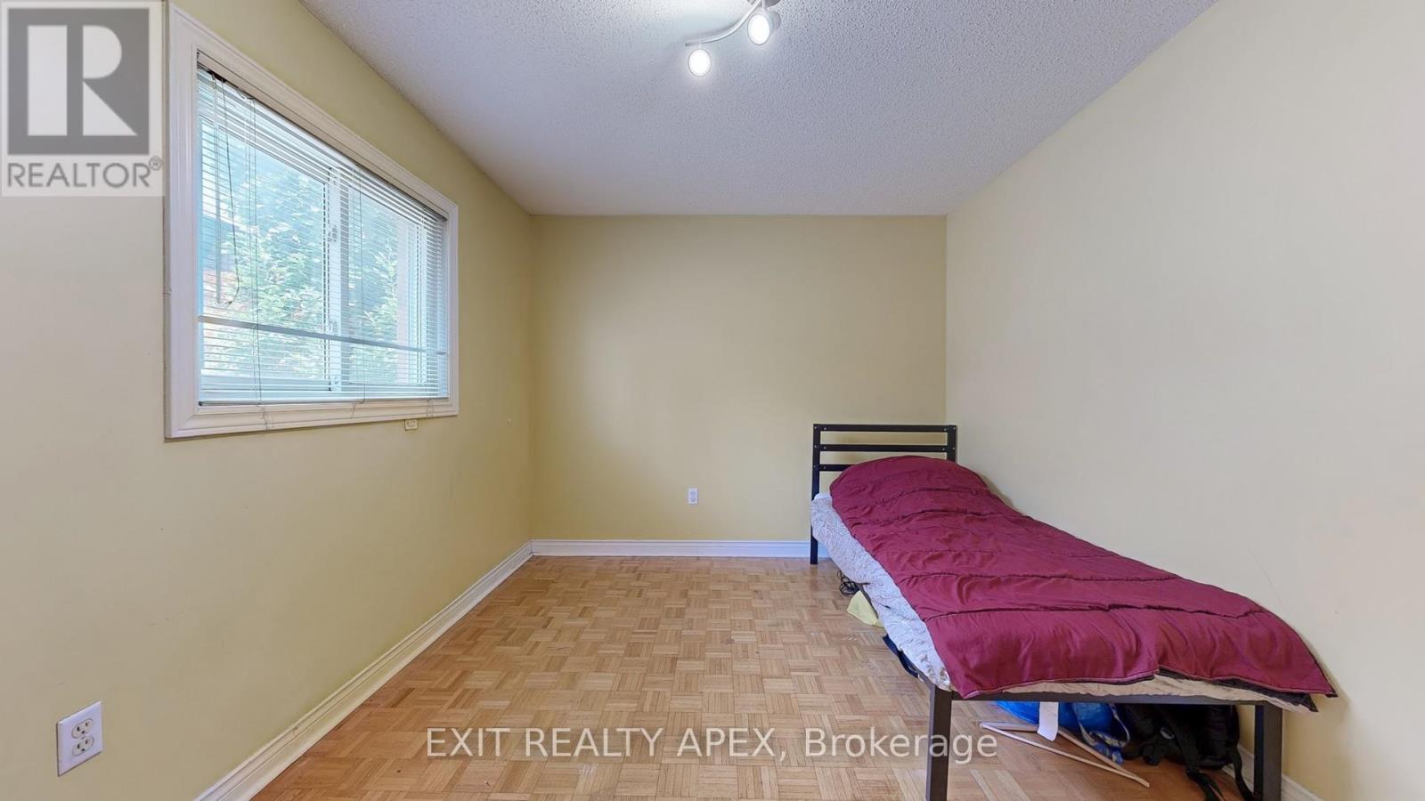 Photo 36 of 143 Veneto Dr Upper Drive, Vaughan ON
