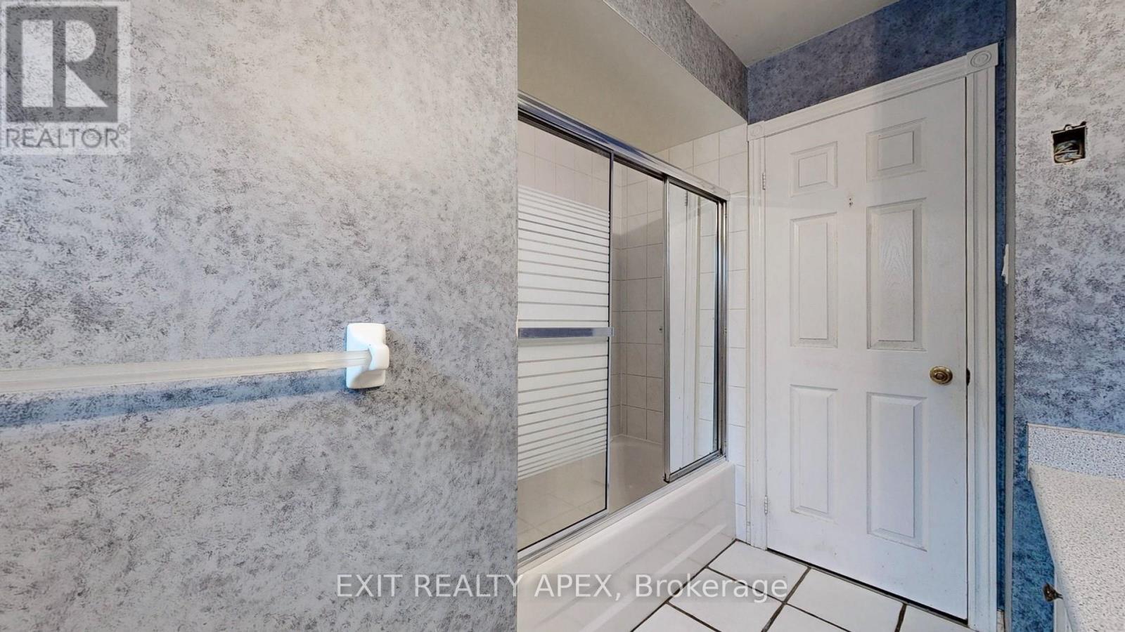Photo 28 of 143 Veneto Dr Upper Drive, Vaughan ON