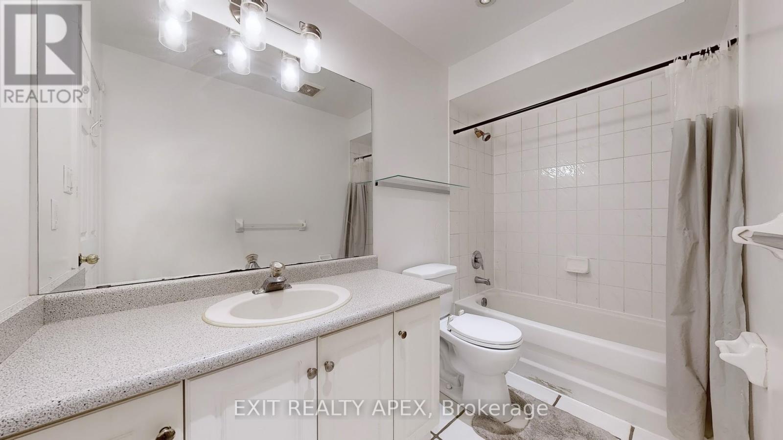 Photo 14 of 143 Veneto Dr Upper Drive, Vaughan ON