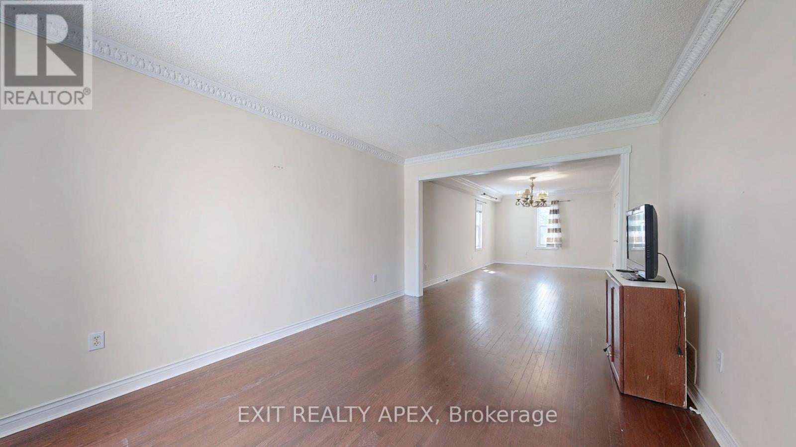 Photo 12 of 143 Veneto Dr Upper Drive, Vaughan ON