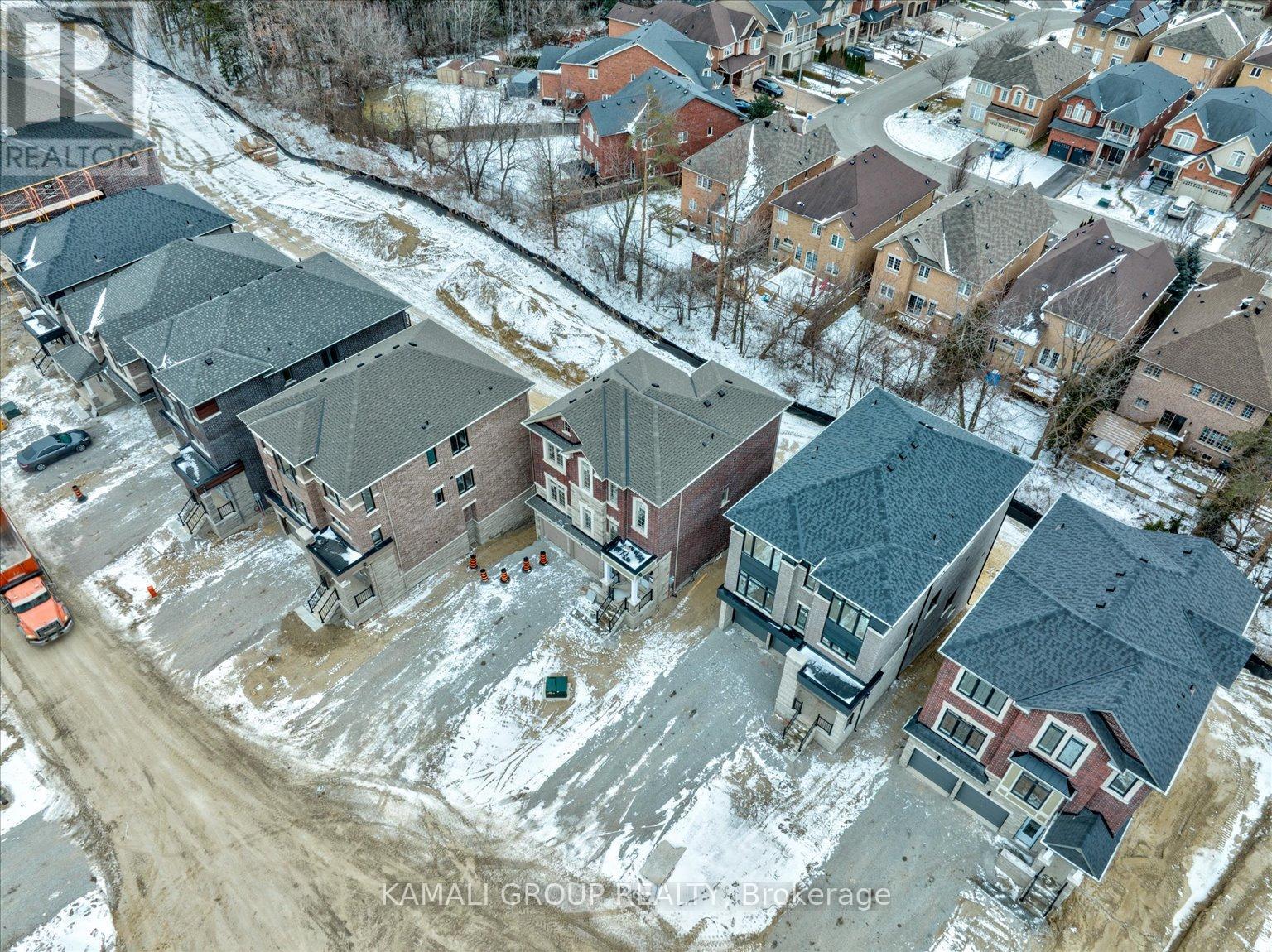 Photo 19 of 51 Ahchie Court, Vaughan ON