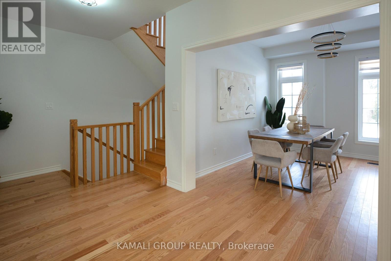 Photo 16 of 51 Ahchie Court, Vaughan ON