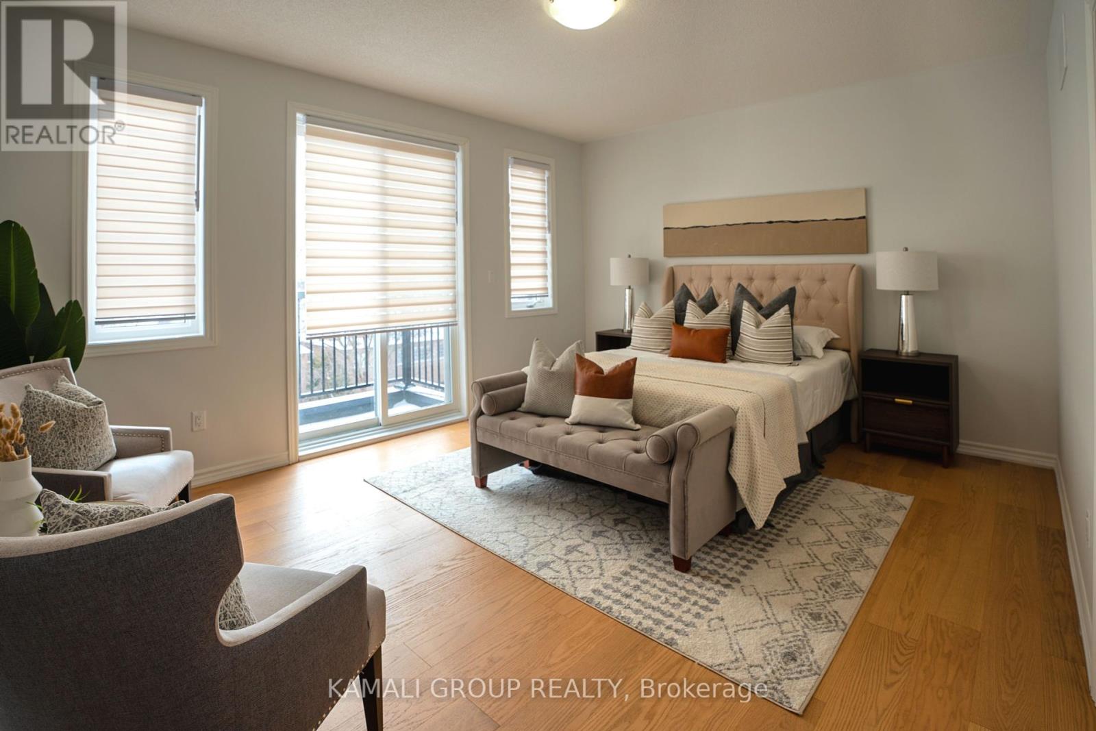 Photo 13 of 51 Ahchie Court, Vaughan ON