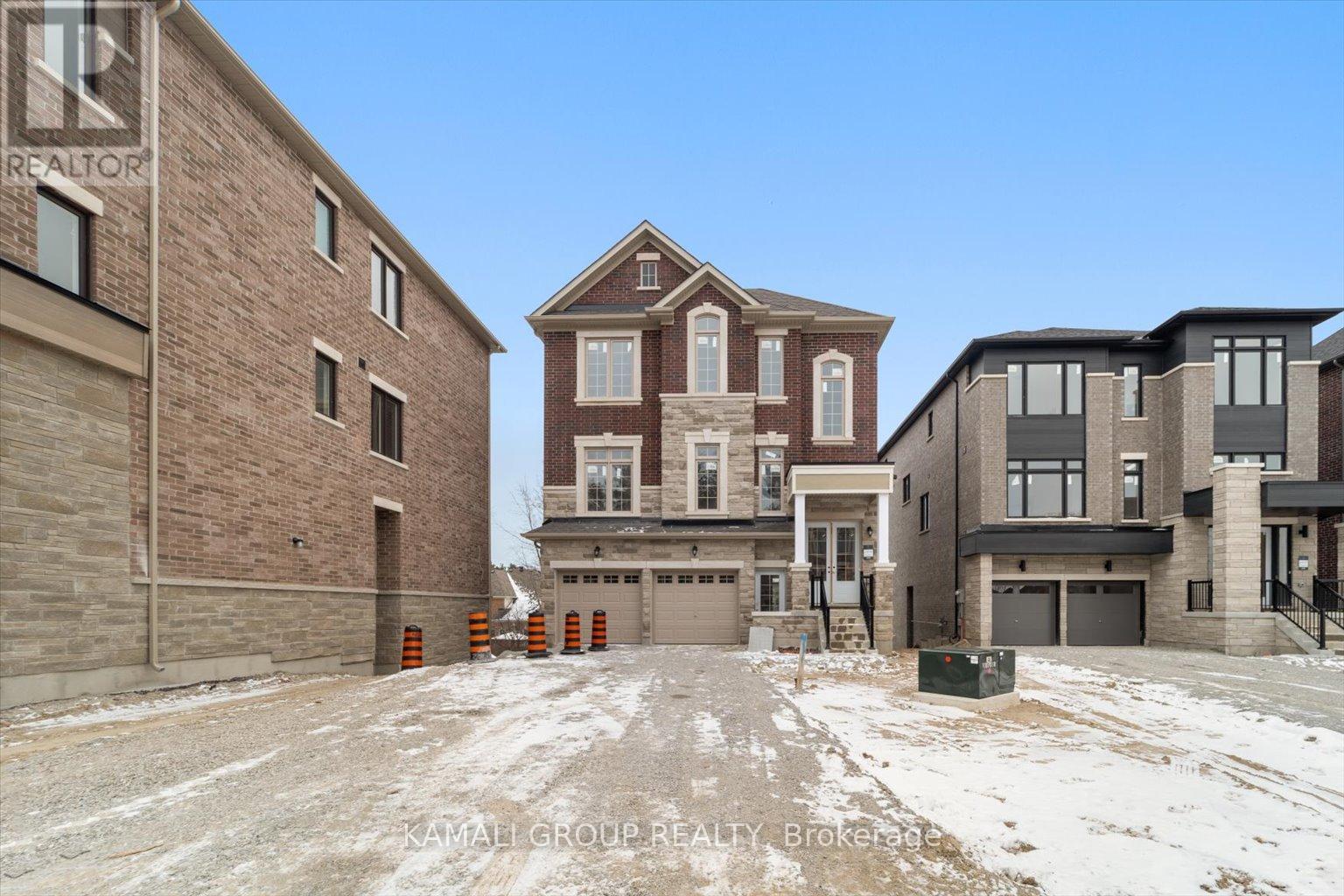 Photo 24 of 51 Ahchie Court, Vaughan ON