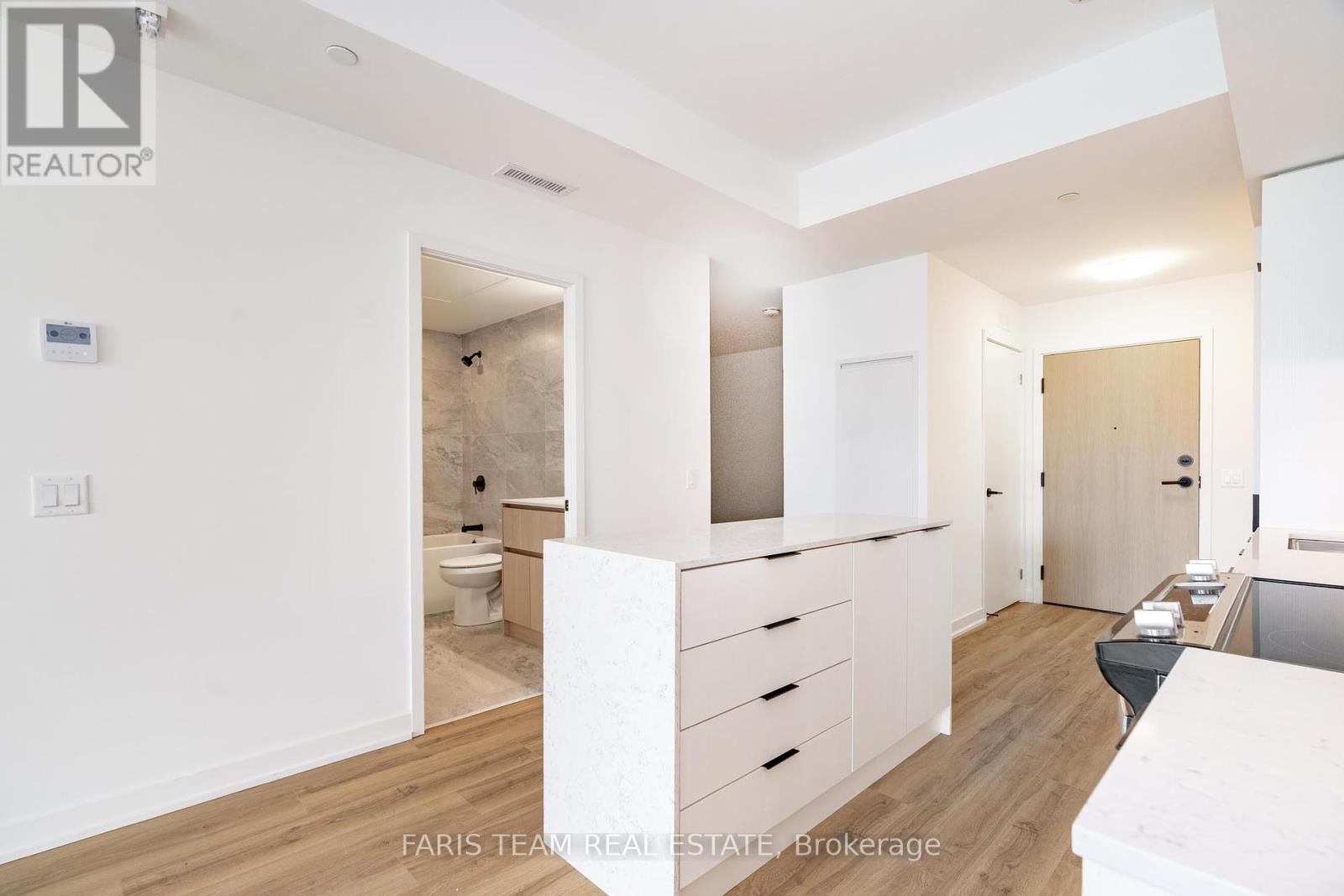 Photo 31 of 211 31 Huron Street, Collingwood ON