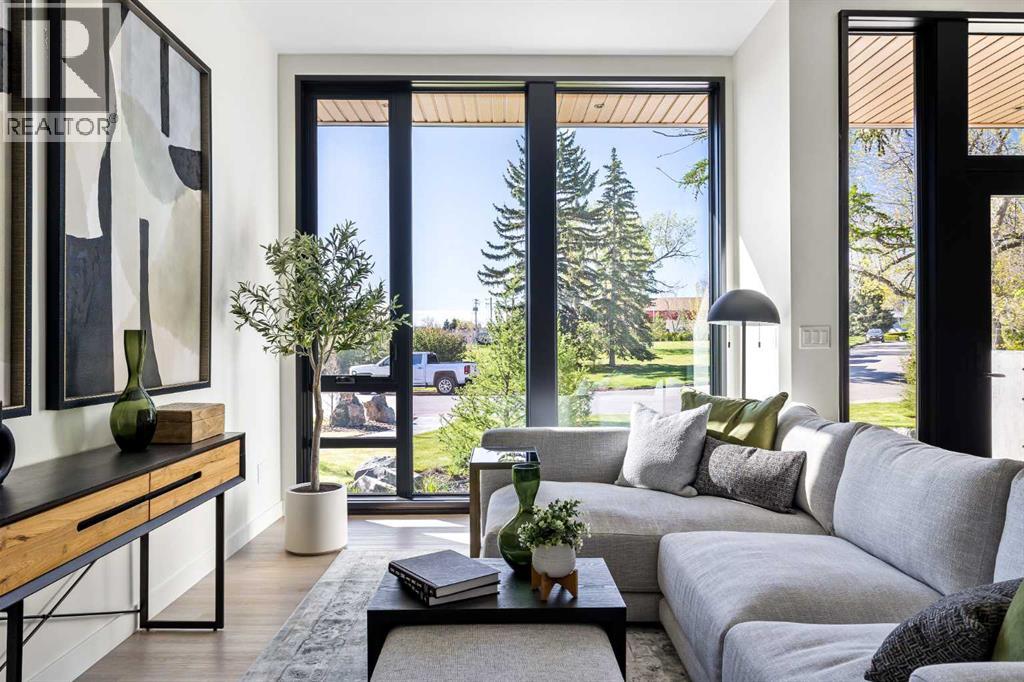 Photo 19 of 3 B Willow Crescent Sw, Calgary AB