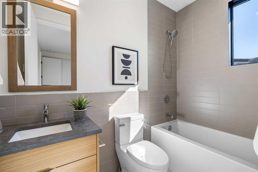 Photo 34 of 3 B Willow Crescent Sw, Calgary AB