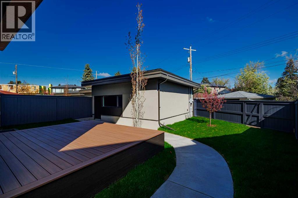 Photo 16 of 3 B Willow Crescent Sw, Calgary AB