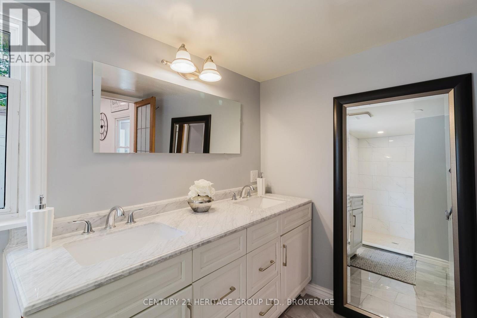 Photo 32 of 697 Montreal Street, Kingston ON