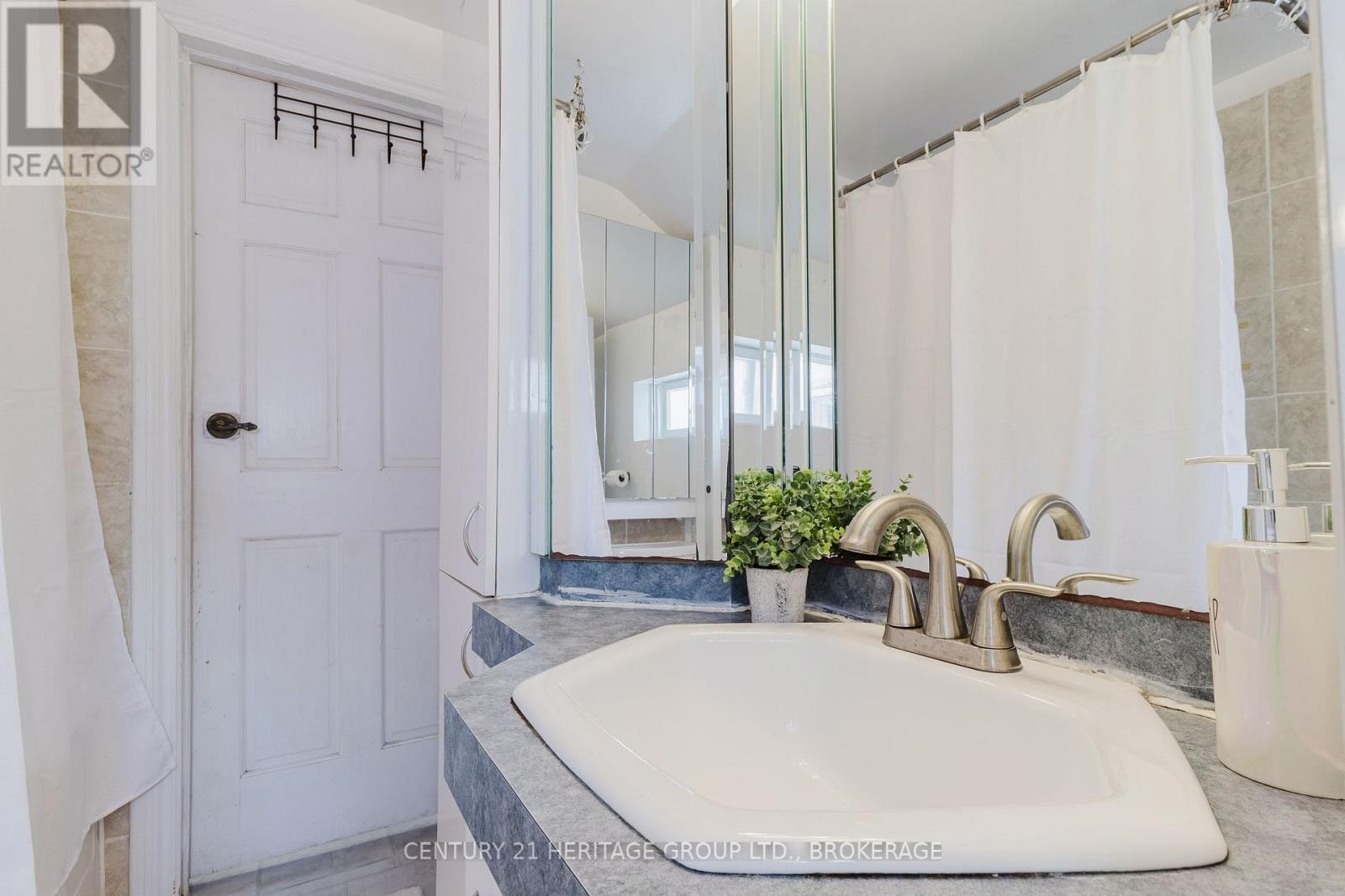 Photo 12 of 697 Montreal Street, Kingston ON