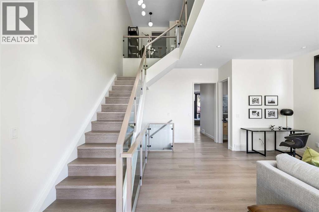 Photo 7 of 3 B Willow Crescent Sw, Calgary AB