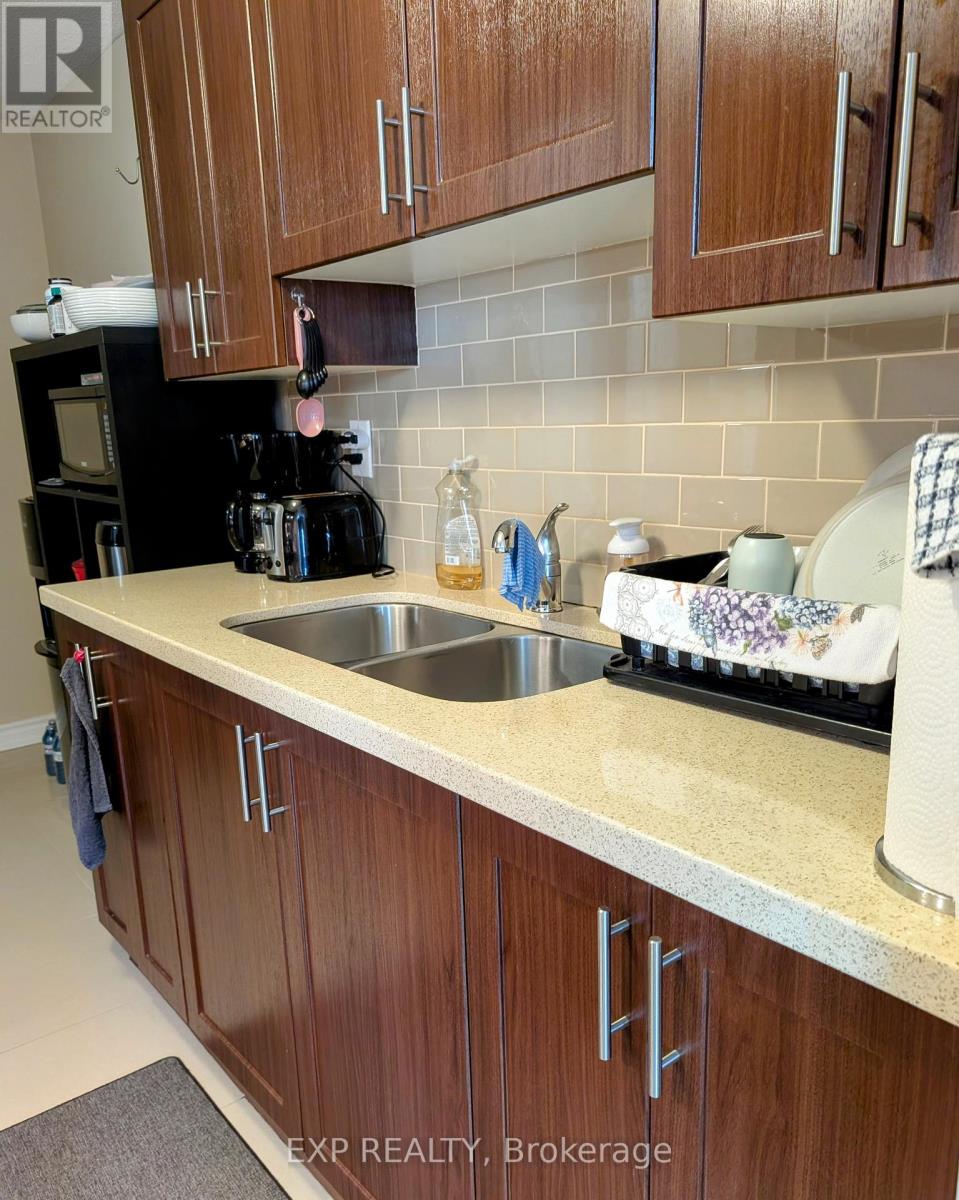 Photo 4 of 609 3120 Kirwin Avenue, Mississauga ON