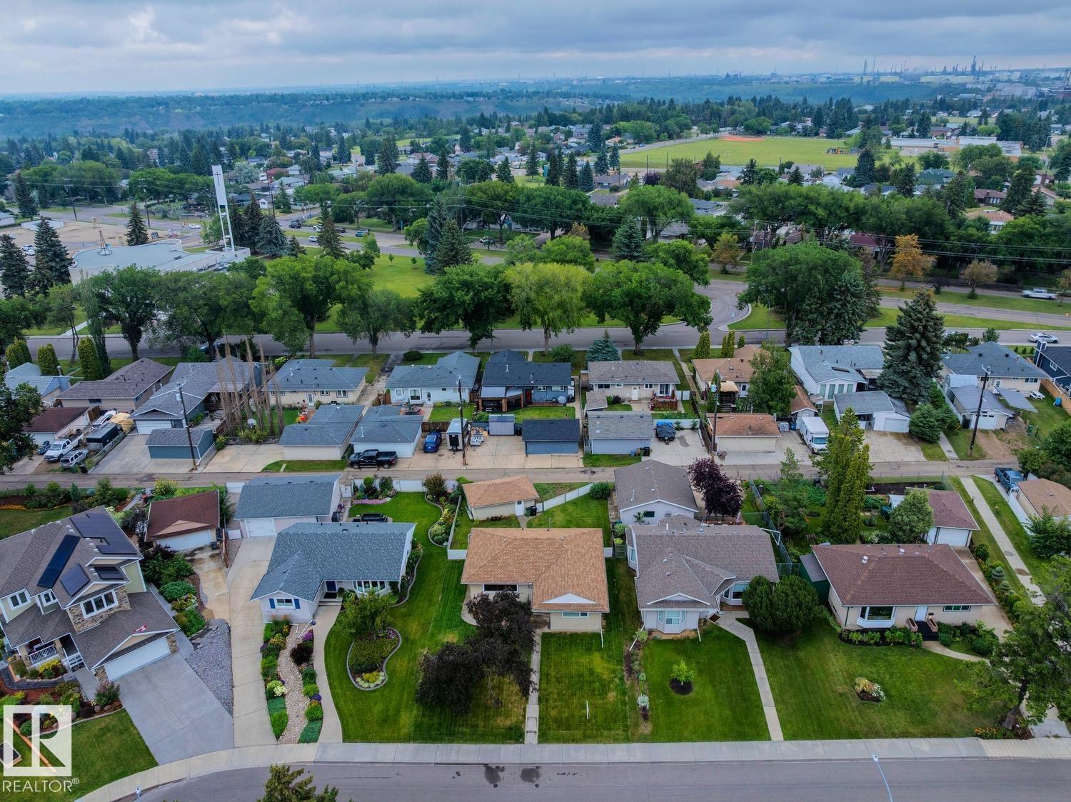 Photo 47 of 10527 52 St Nw Nw, Edmonton AB