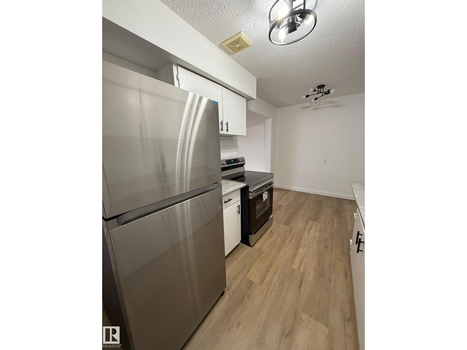 Photo 3 of 16 14225 82 St Nw, Edmonton AB