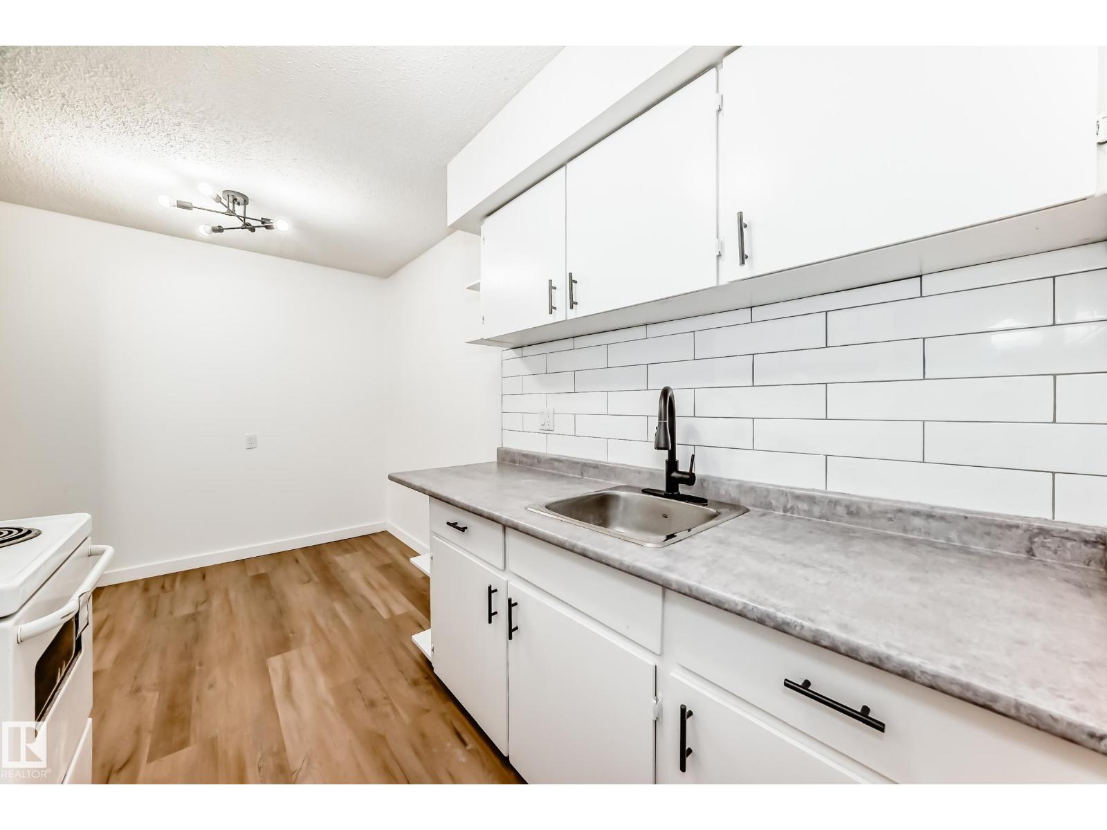 Photo 9 of 16 14225 82 St Nw, Edmonton AB