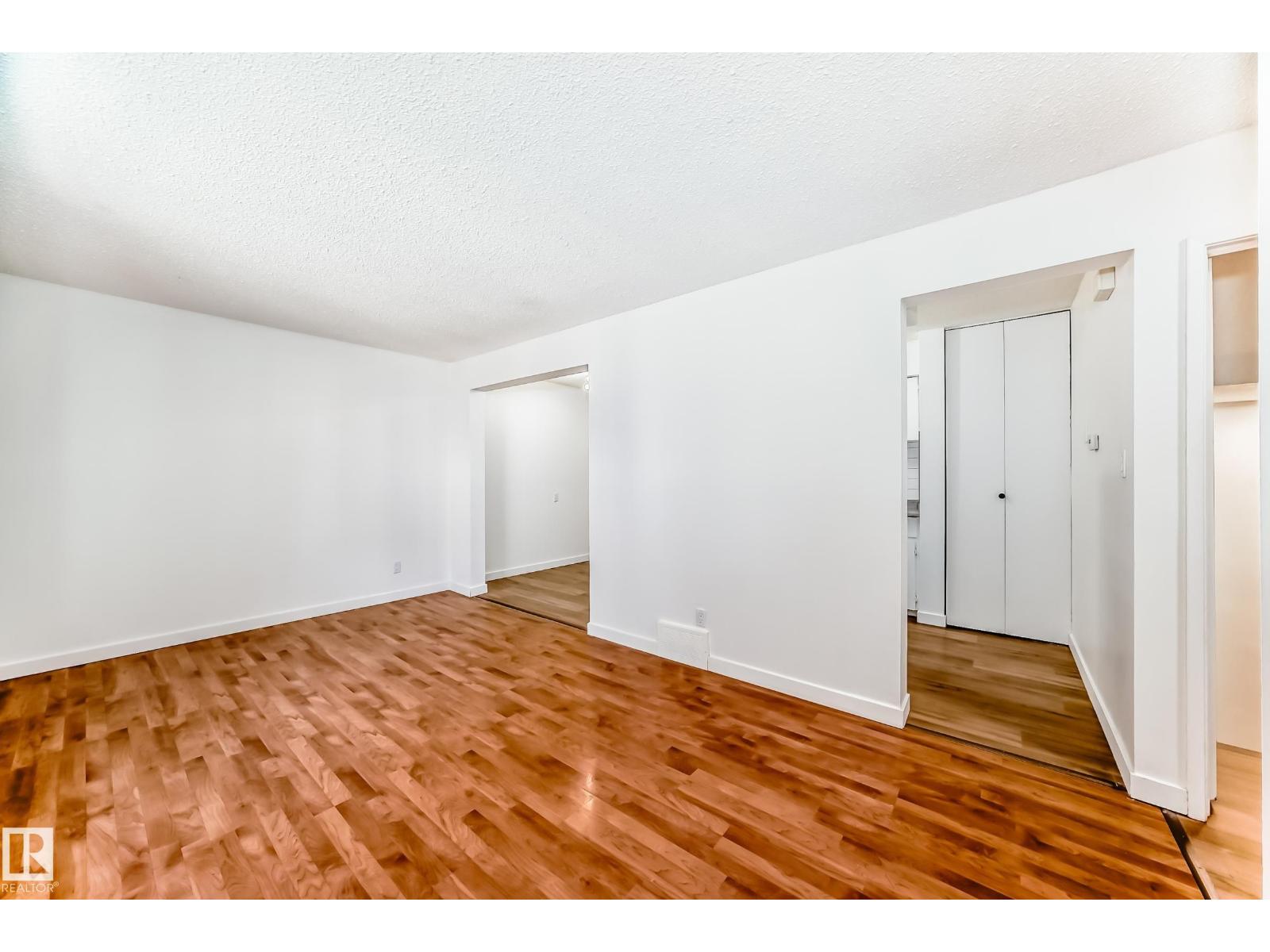 Photo 17 of 16 14225 82 St Nw, Edmonton AB
