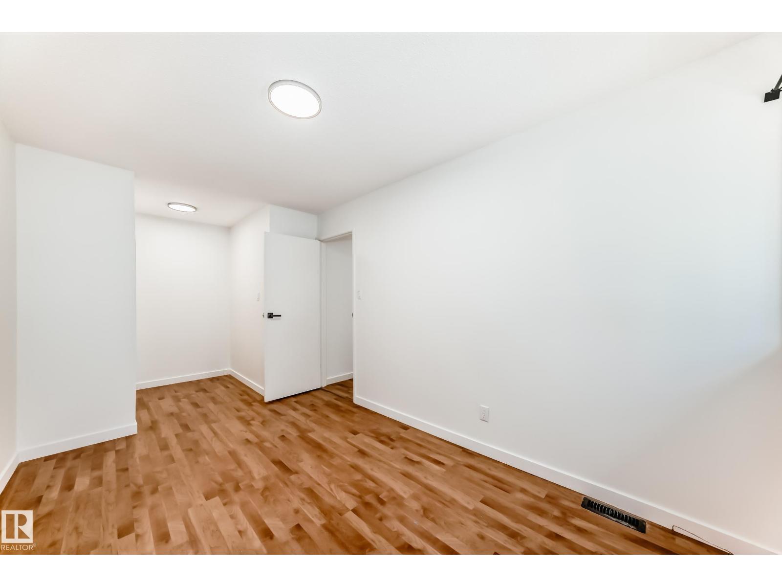 Photo 22 of 16 14225 82 St Nw, Edmonton AB