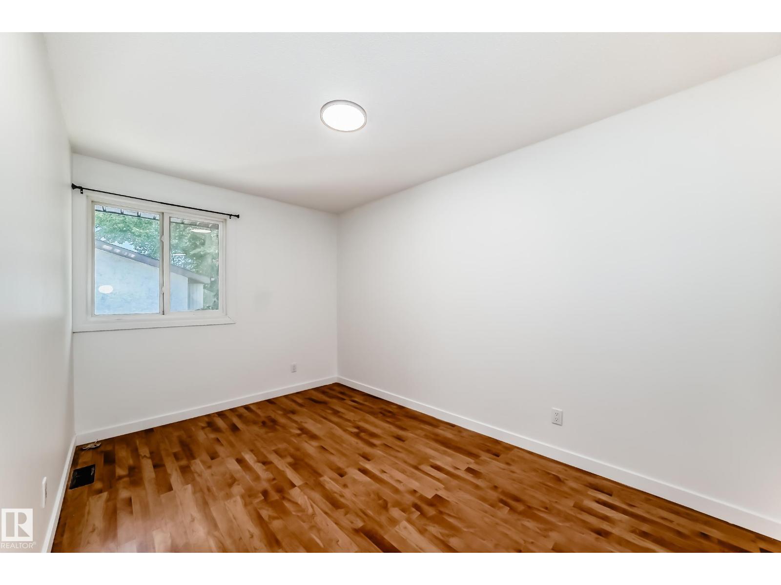 Photo 20 of 16 14225 82 St Nw, Edmonton AB