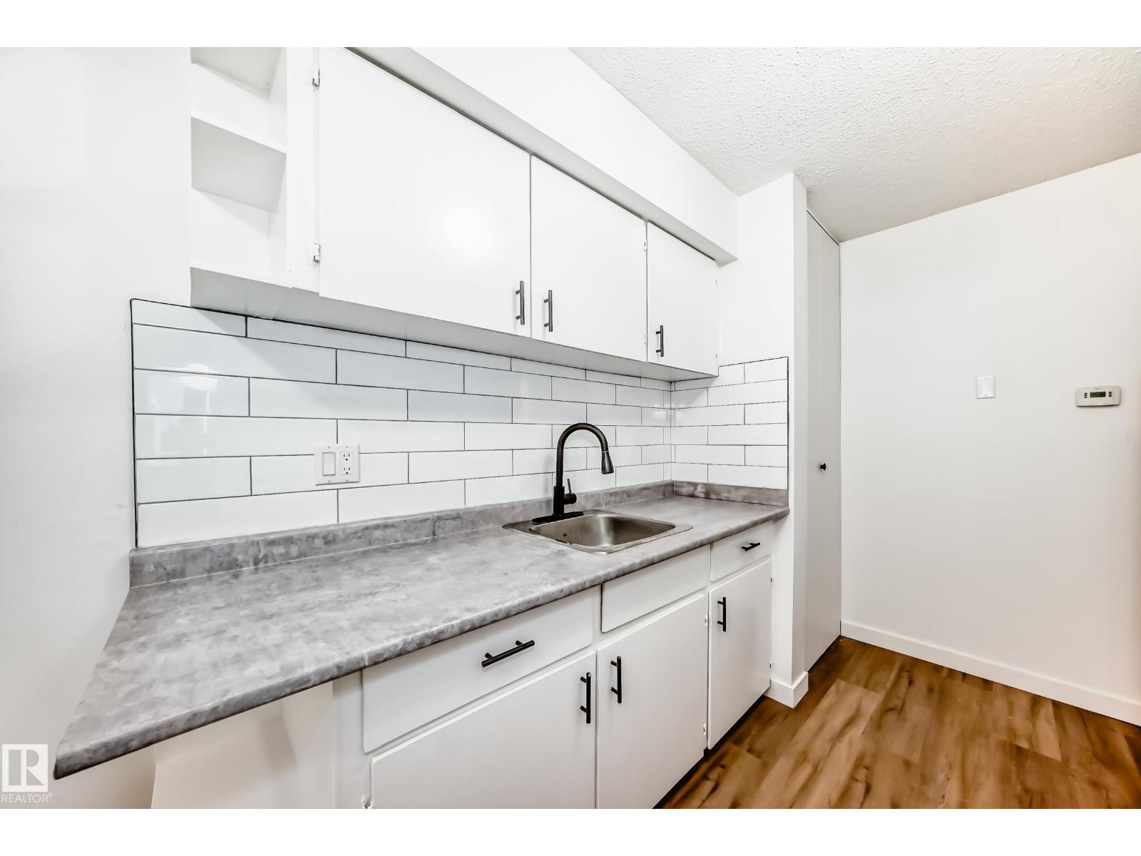 Photo 11 of 16 14225 82 St Nw, Edmonton AB