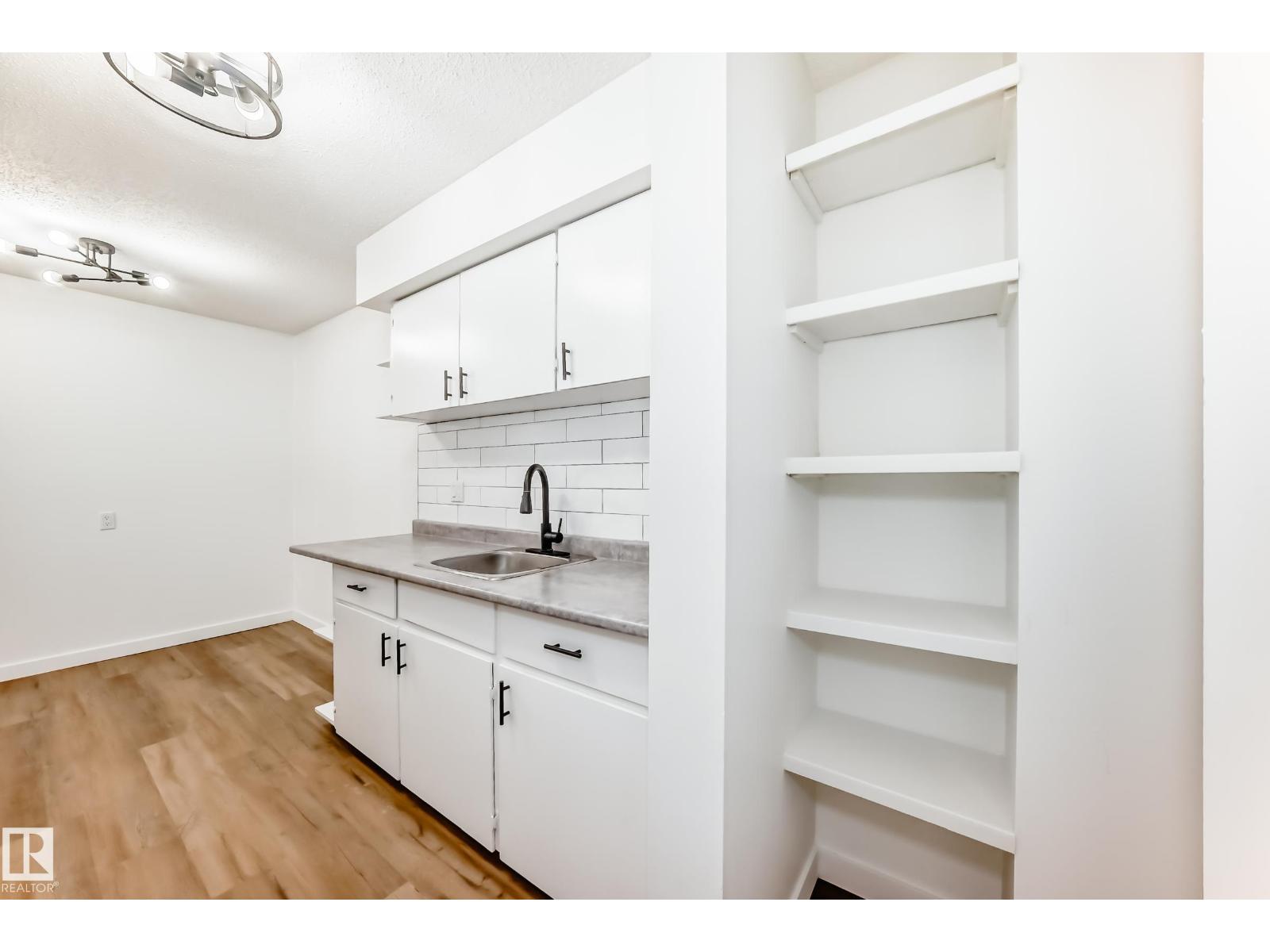 Photo 10 of 16 14225 82 St Nw, Edmonton AB
