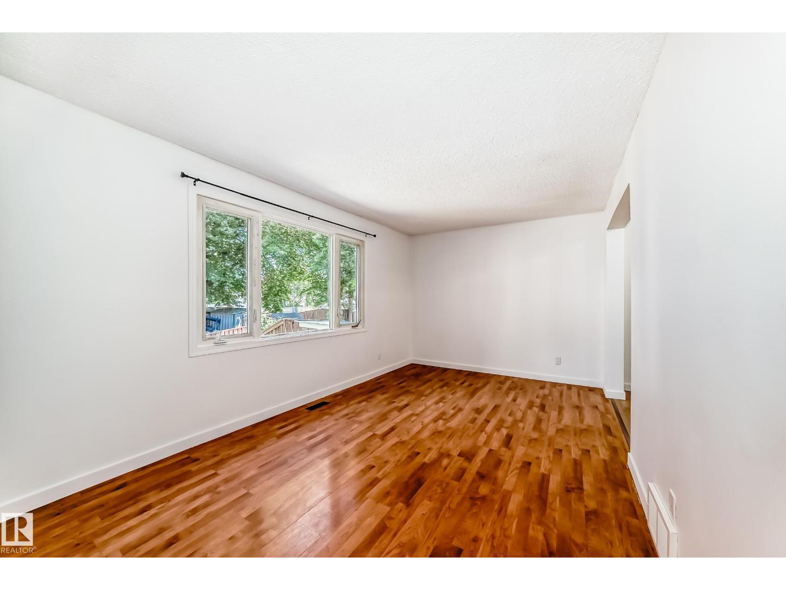 Photo 18 of 16 14225 82 St Nw, Edmonton AB